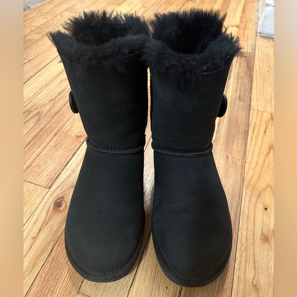 UGG Bailey Button II in Black Sz 6 - Picture 3 of 5